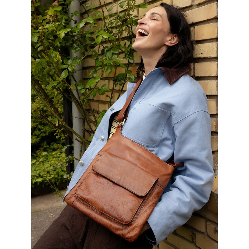 Sara Big Crossover, Walnut, Skinn