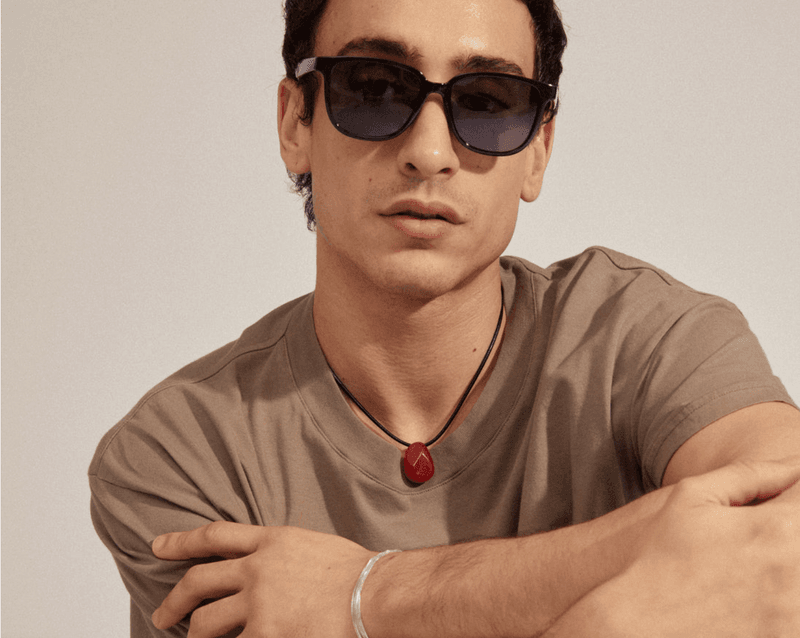 Jamila Solbriller, Sort