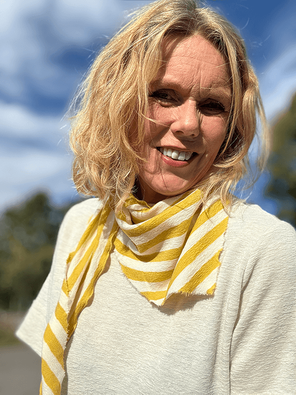 1055 Knit Kerchief TriangelSkjerf (M), Lemon Curry/Raw White, Merino